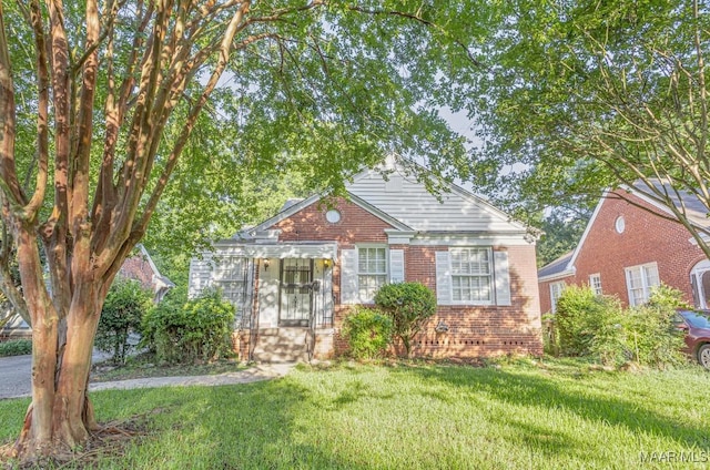 533 Morningview Dr, Montgomery, AL 36109 - bungalow-style house with brick siding and a front lawn