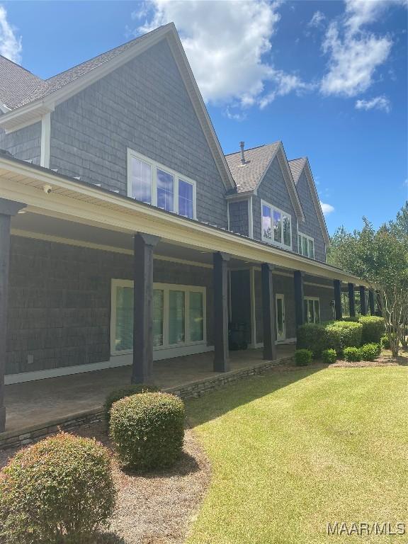 178 Natures Trl, Wetumpka, AL 36093 - back of property with a lawn