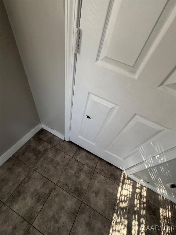 3902 Wesley Dr, Montgomery, AL 36111 - detailed view of baseboards
