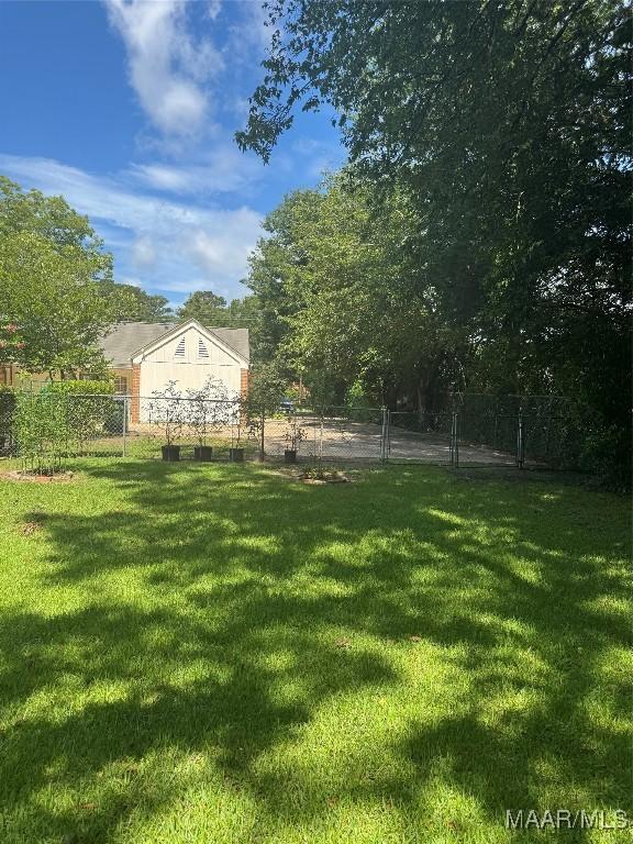 3549 Audubon Rd, Montgomery, AL 36111 - view of yard