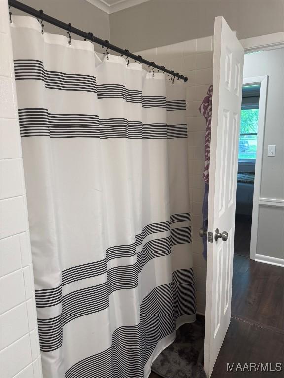 3549 Audubon Rd, Montgomery, AL 36111 - bathroom with a shower with curtain and wood finished floors