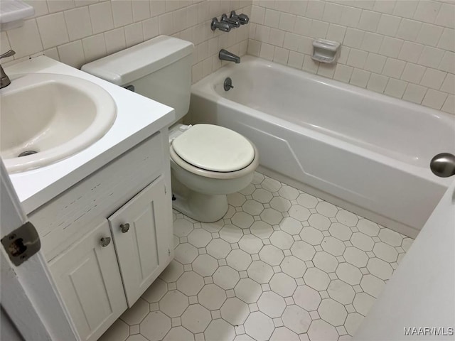341 Sultan Ct, Montgomery, AL 36117 - full bath featuring a bathtub, vanity, tile walls, and tile patterned floors