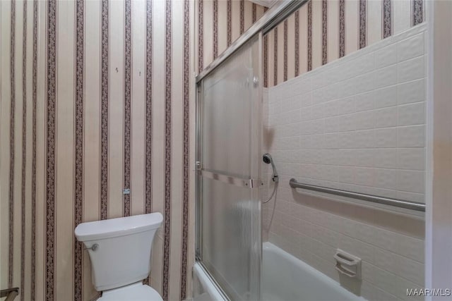 1609 Wentworth Dr, Montgomery, AL 36106 - full bath with wallpapered walls and combined bath / shower with glass door