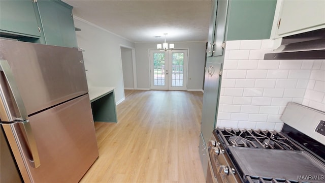 3427 Vance Ln, Montgomery, AL 36109 - kitchen featuring stainless steel appliances, light wood-style floors, crown molding, backsplash, and a chandelier