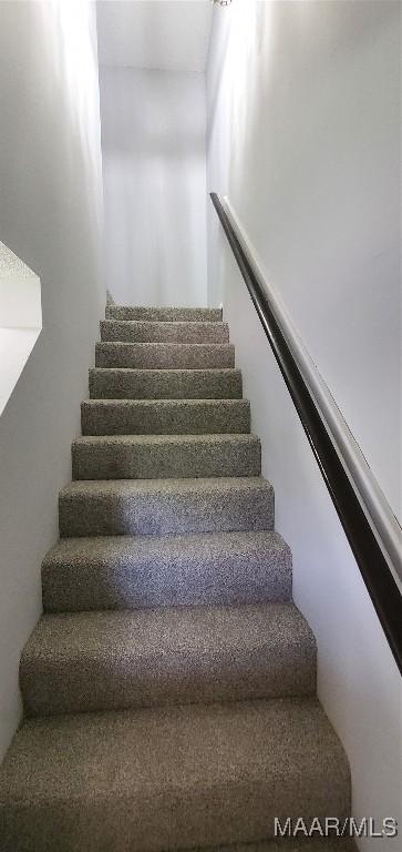 3152 Gentilly Ct, Montgomery, AL 36116 - view of stairs