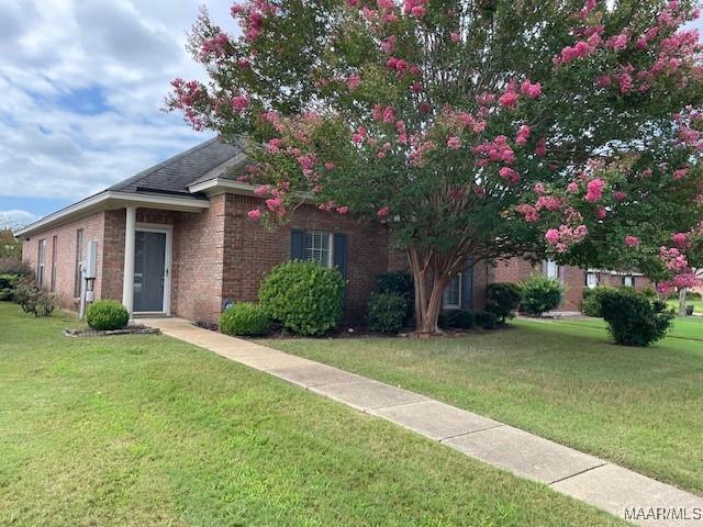 8824 Templeton Ct, Montgomery, AL 36117 - view of front facade featuring brick siding and a front lawn