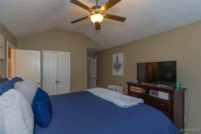 6209 Sycamore Dr, Montgomery, AL 36117 - bedroom with vaulted ceiling, a closet, and a ceiling fan