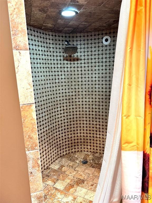 3628 Bankhead Ave, Montgomery, AL 36111 - full bath featuring a tile shower