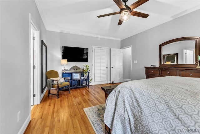 9021 Creek Side Trl, Hope Hull, AL 36043 - bedroom with light wood-style floors, crown molding, and ceiling fan