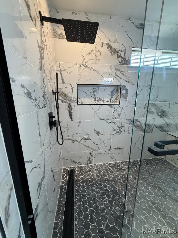 6524 Foxleigh Ct, Montgomery, AL 36116 - bathroom with tiled shower