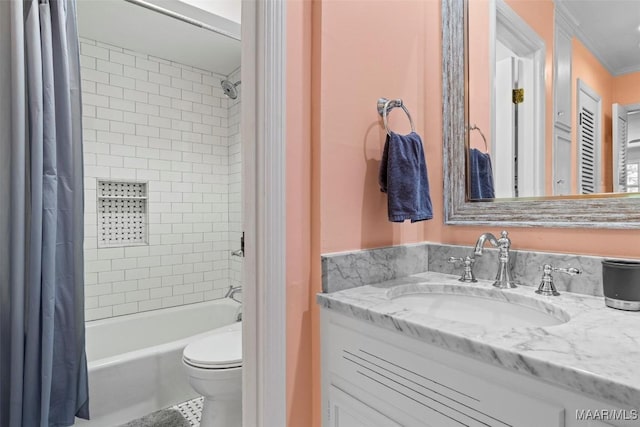 1613 Croom Dr, Montgomery, AL 36106 - bathroom with shower / tub combo with curtain, vanity, and crown molding