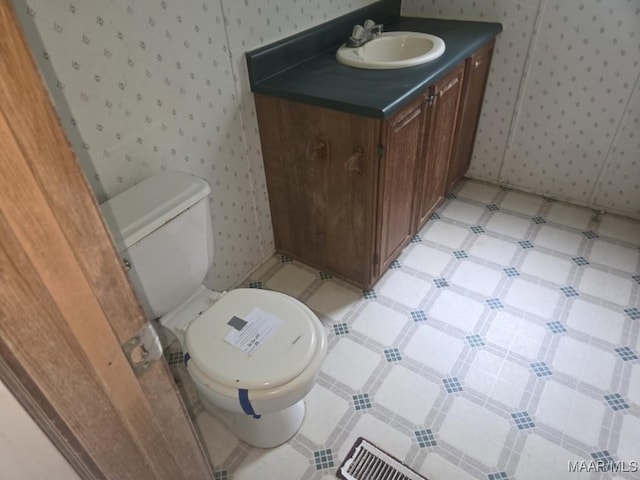 3149 Blackwell Rd, Highland Home, AL 36041 - half bath featuring wallpapered walls and vanity