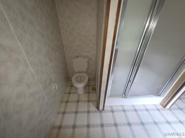 3149 Blackwell Rd, Highland Home, AL 36041 - full bathroom featuring a stall shower and toilet