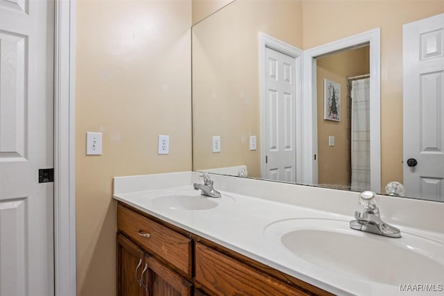 760 Winding Wood Dr, Wetumpka, AL 36093 - full bathroom featuring double vanity