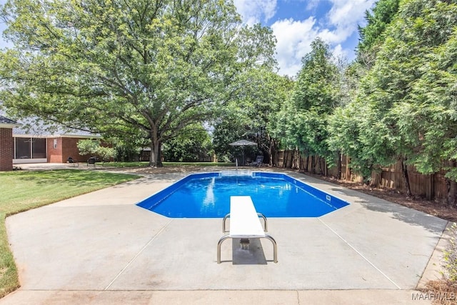 760 Winding Wood Dr, Wetumpka, AL 36093 - view of swimming pool featuring a diving board, a patio area, and a fenced backyard