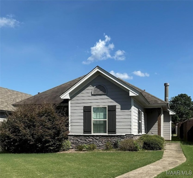 42 Charlton Pl, Deatsville, AL 36022 - view of side of property featuring a lawn, stone siding, and a shingled roof