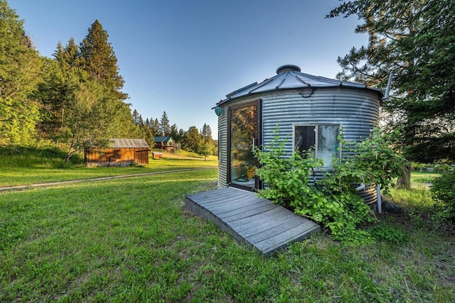 view of shed / structure featuring a lawn