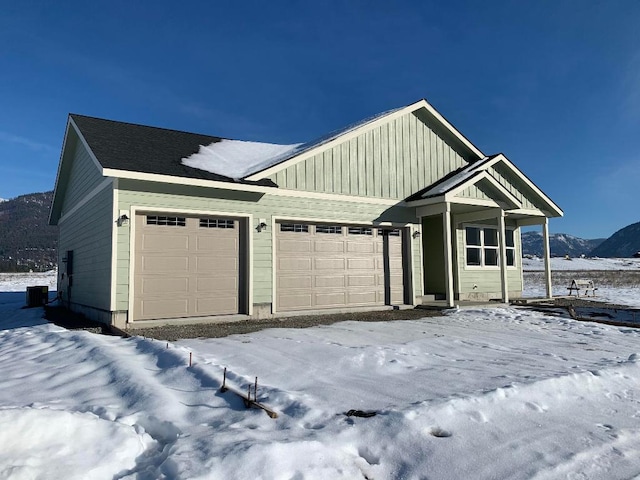 view of front of property featuring a mountain view and a garage