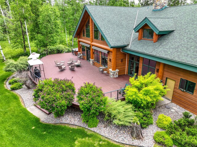 view of front of property with a front lawn