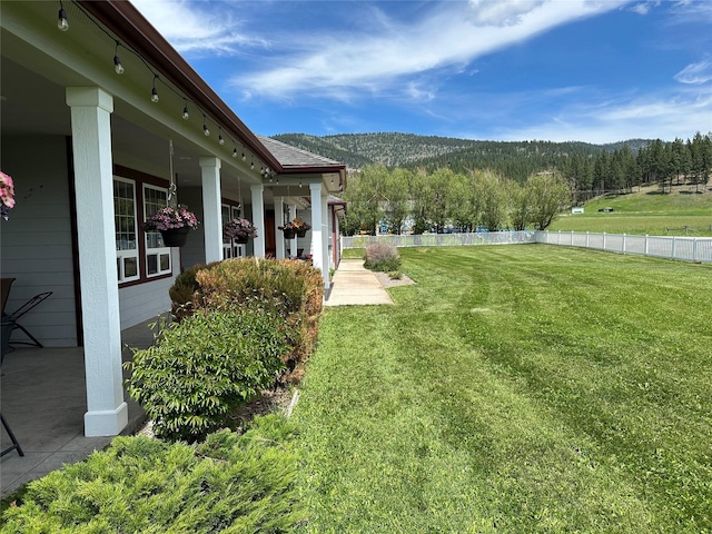 view of yard with a mountain view