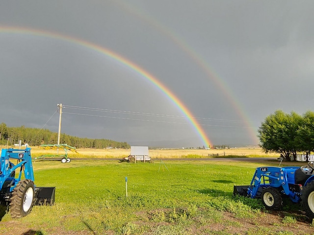 view of yard with a rural view