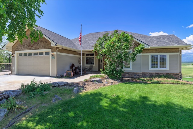 view of front of house featuring a front lawn and a garage