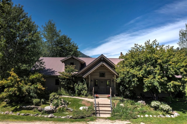 view of front facade with a front lawn