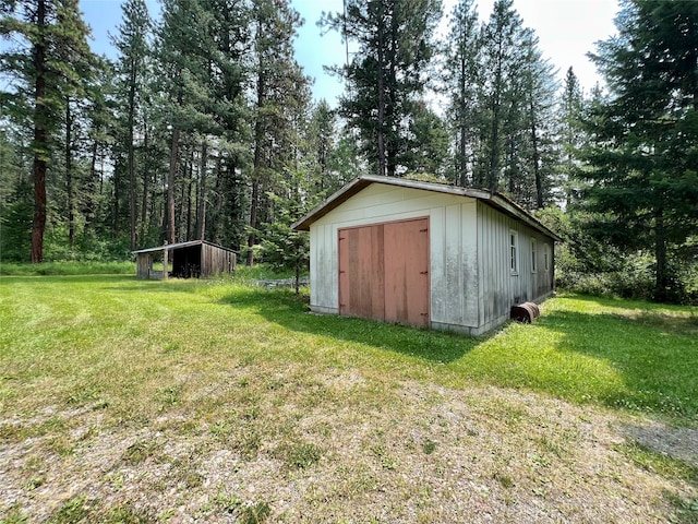 view of shed / structure featuring a yard