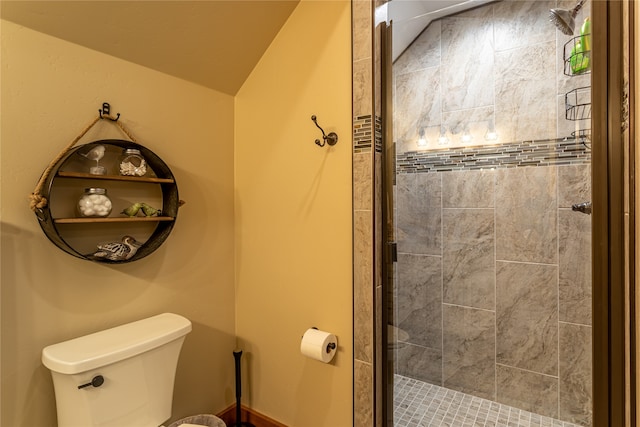 bathroom featuring toilet and a tile shower