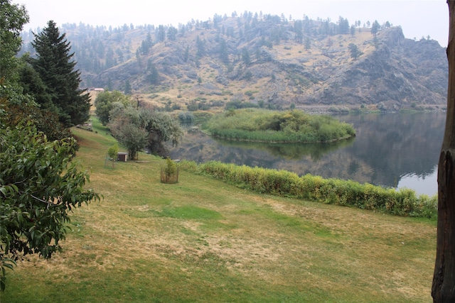 view of side of property featuring a yard