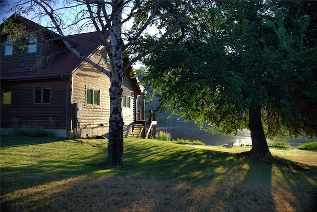 view of yard featuring a rural view