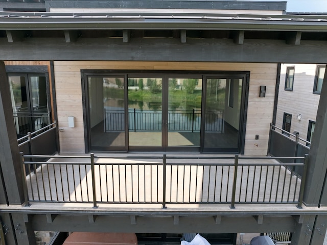 exterior space featuring a balcony