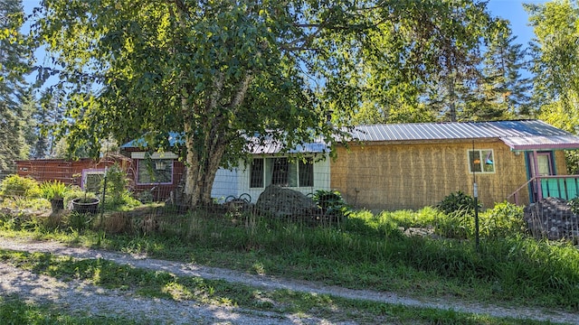 view of front of property