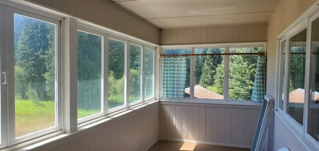 view of unfurnished sunroom