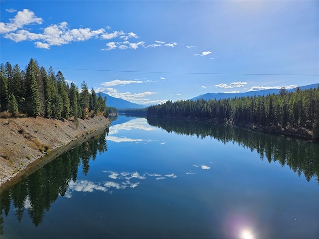 water view featuring a mountain view