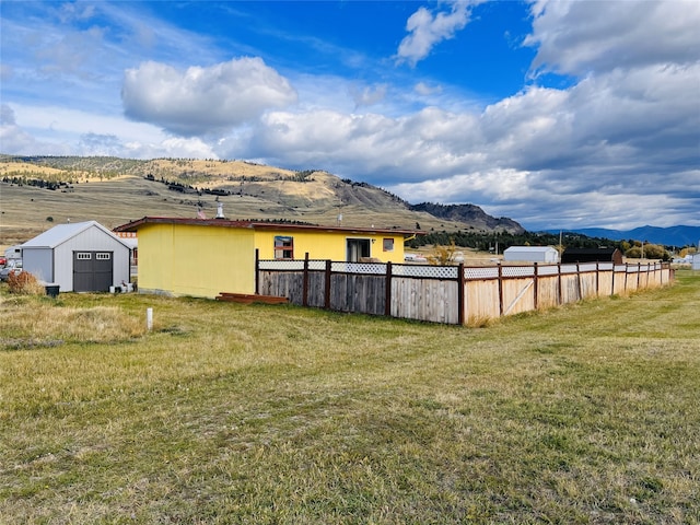 view of yard featuring a shed and a mountain view