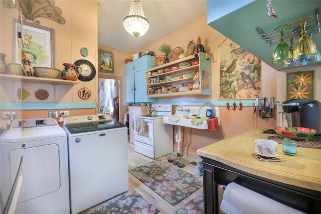 laundry area with laundry area, light wood-style floors, and independent washer and dryer