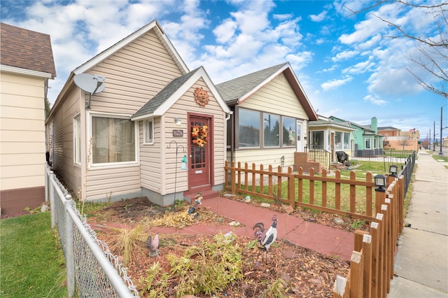 bungalow-style house featuring a front lawn