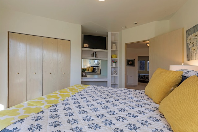 bedroom featuring a closet