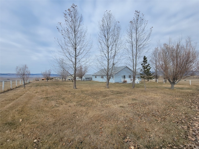 view of yard featuring a rural view