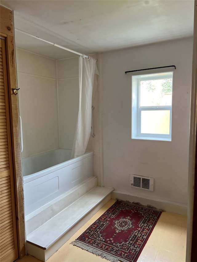 bathroom featuring shower / bath combo