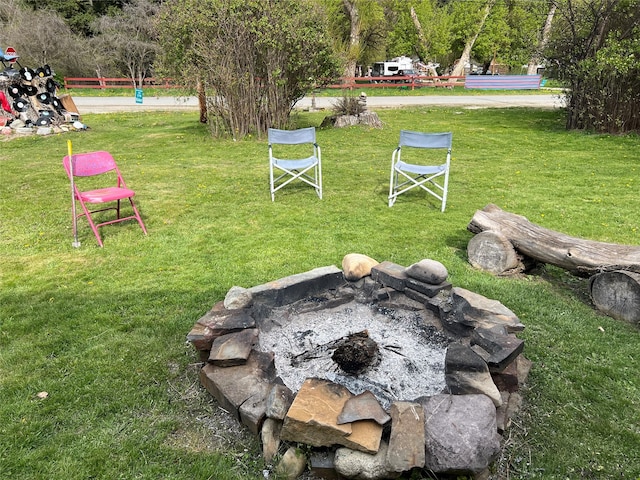 view of yard featuring a fire pit