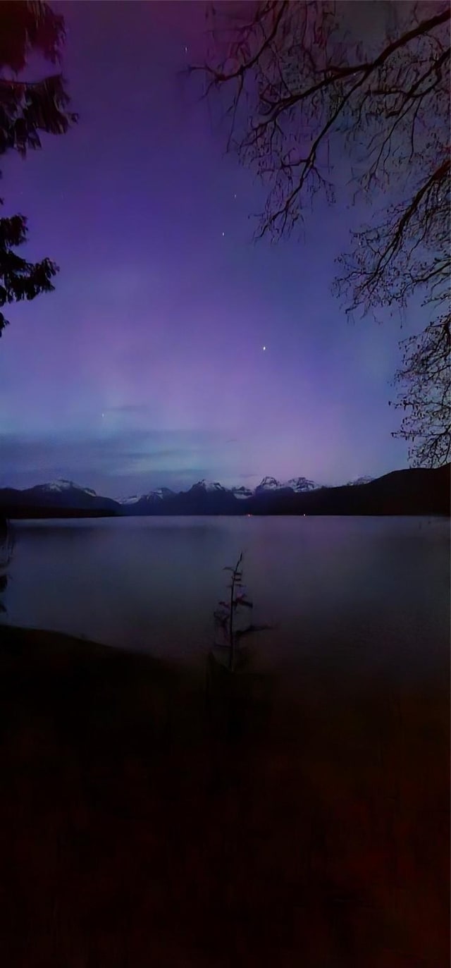 water view featuring a mountain view