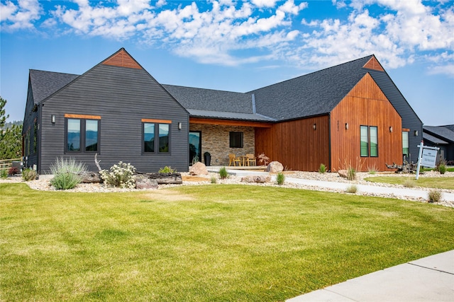 view of front of home with a front yard