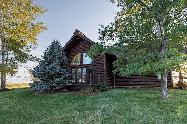 back of house featuring a lawn