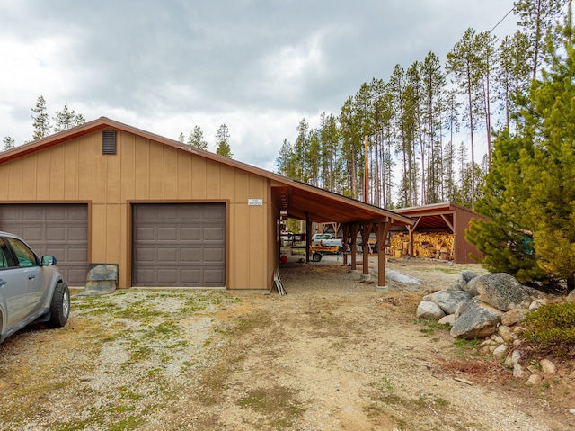 view of front facade with an outdoor structure and a garage