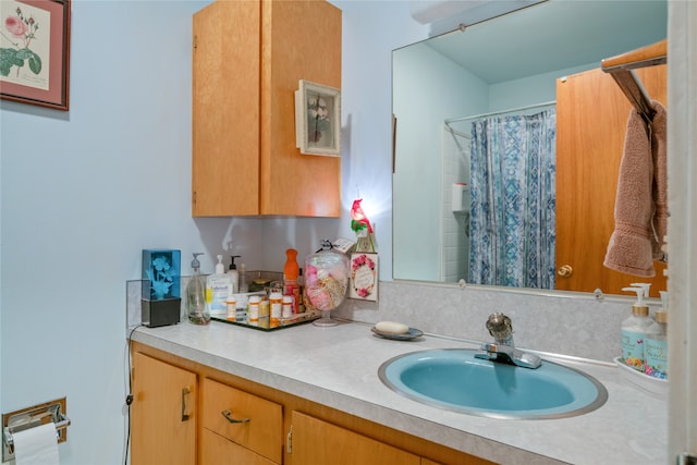 707 W Desta St, Hamilton, MT 59840 - bathroom featuring vanity