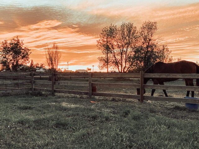 view of yard at dusk