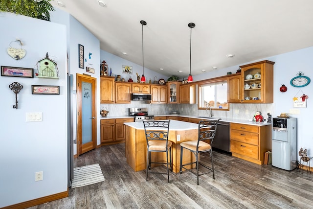 kitchen with a center island, dark hardwood / wood-style flooring, stainless steel appliances, and vaulted ceiling