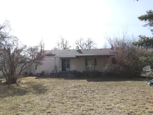 view of front of house with a front lawn